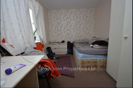 7 Bedroom Semi-Detached Property - Photo 4