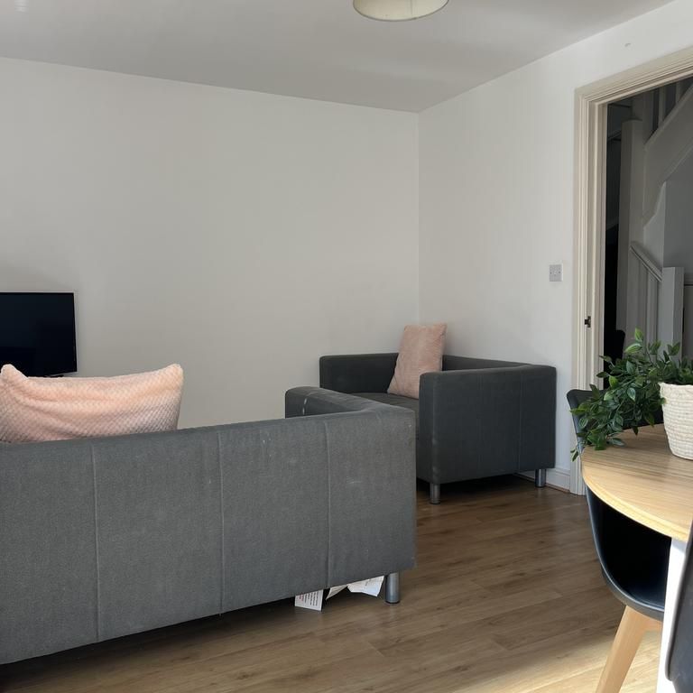 4 bedroom terraced house to rent - Photo 1