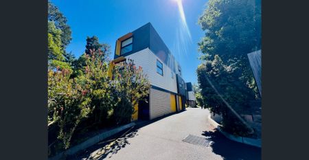 Modern 2-Bedroom Townhouse + Study/Office in Prime Forest Hill Location - Photo 4