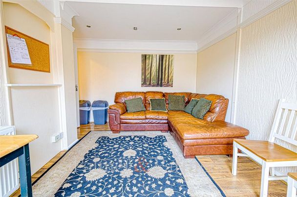 4 bedroom semi-detached house to rent - Photo 1