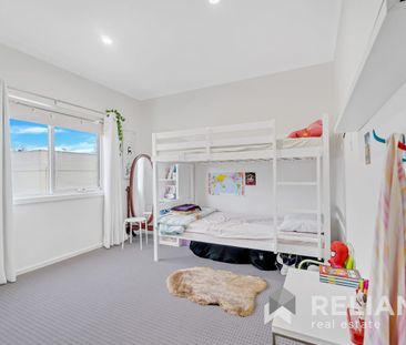 Perfect Location Family Home Facing Beautiful Park - Photo 3