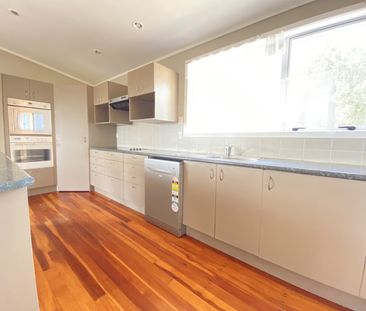 Spacious 4 bedrooms house is looking for rent! - Photo 2