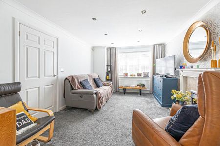 4 bedroom detached house to rent - Photo 2