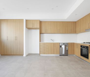 Near new, 2 bedroom apartment available - Photo 5