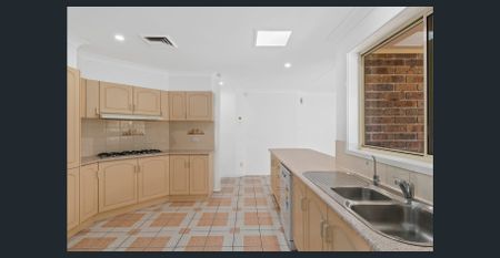 Spacious Family Home - Photo 4