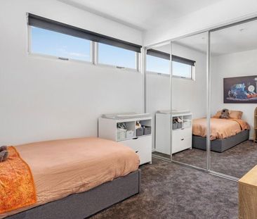 Modern 2-Bedroom Apartment - Photo 3