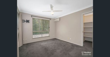 Quality 4 Bedroom Home Offering Style, Space and Location. Mid-term rent increase to $880/week for 15 months lease to 21/05/2027. - Photo 3