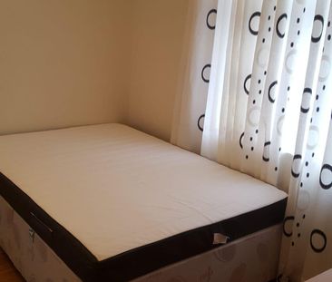 3 bed Terraced in Becontree avenue , Dagenham, RM8 2UJ - Photo 4