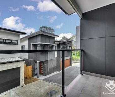 SPACIOUS & STUNNING 4 BEDROOM TOWN HOME - Photo 2