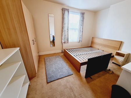 3 Bed Student Accommodation - Photo 2