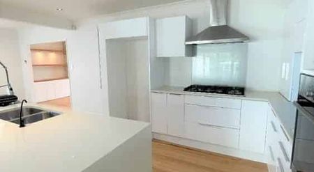 Stylish family home - Pakuranga - Photo 2