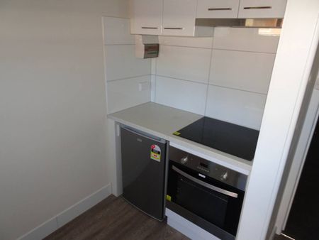 MODERN & COMPACT - Photo 2
