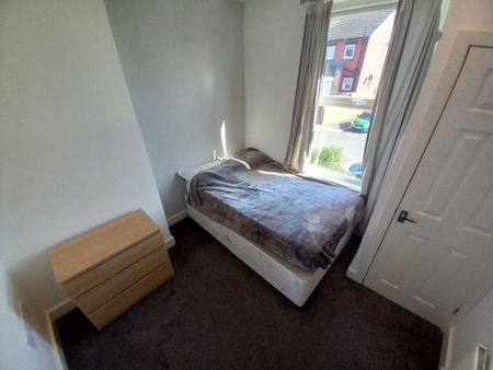 4 bedroom terraced house to rent - Photo 5