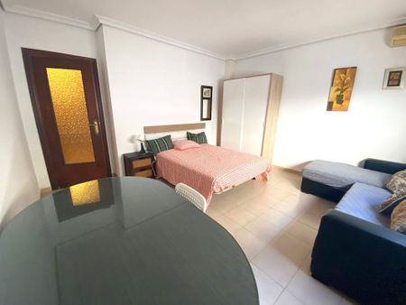 Calle Parras, Sevilla, Andalusia 41002 - Photo 4