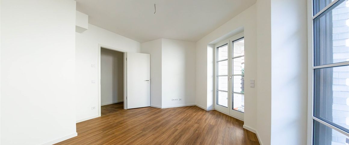 Townhouse mit, vier Ebenen u.a. mit EBK, Studio, Garten und privatem TG-Zugang inkl. 2 Stellplätzen - Foto 1