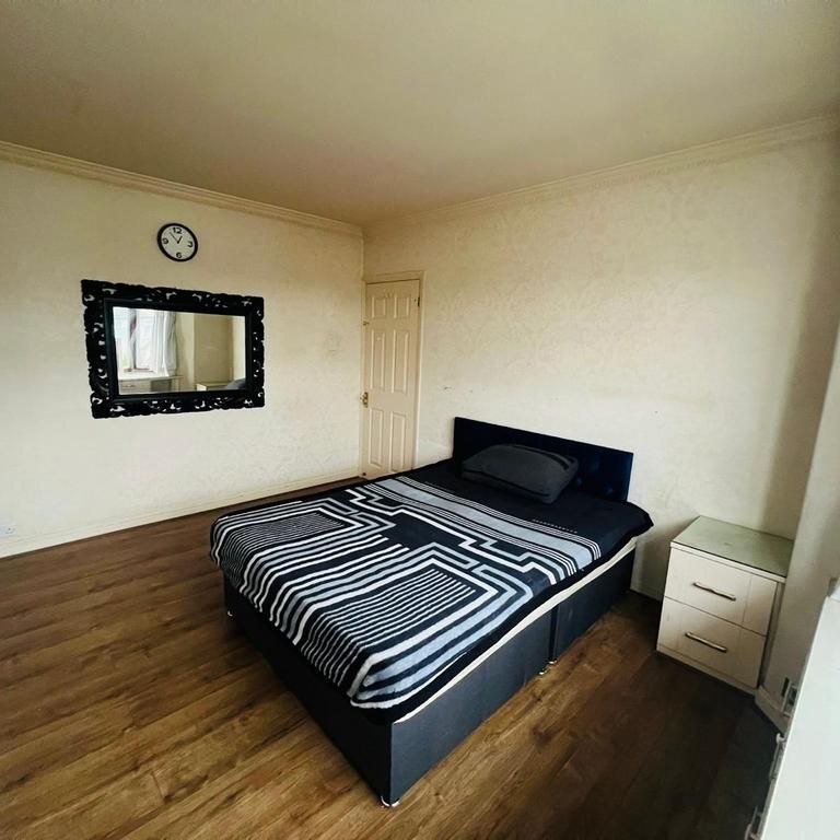 1 bedroom in a house share to rent - Photo 1