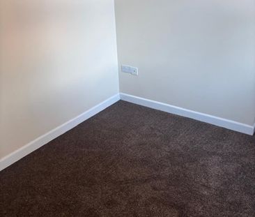 1 Bed Flat, Waylen Street, RG1 - Photo 2