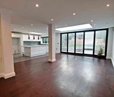 4 Bed Semi-Detached House, Bowness Crescent, SW15 - Photo 2