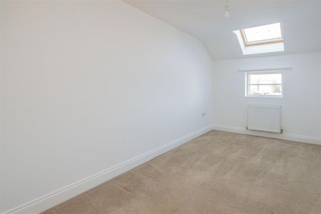 3 bed Apartment - Duplex To Let - Photo 2