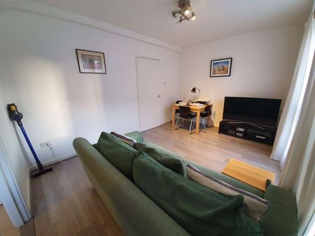 1 bedroom flat to rent - Photo 2