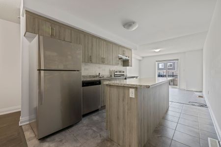 For Lease - 63 Andean Lane, Barrie, Ontario - Photo 3