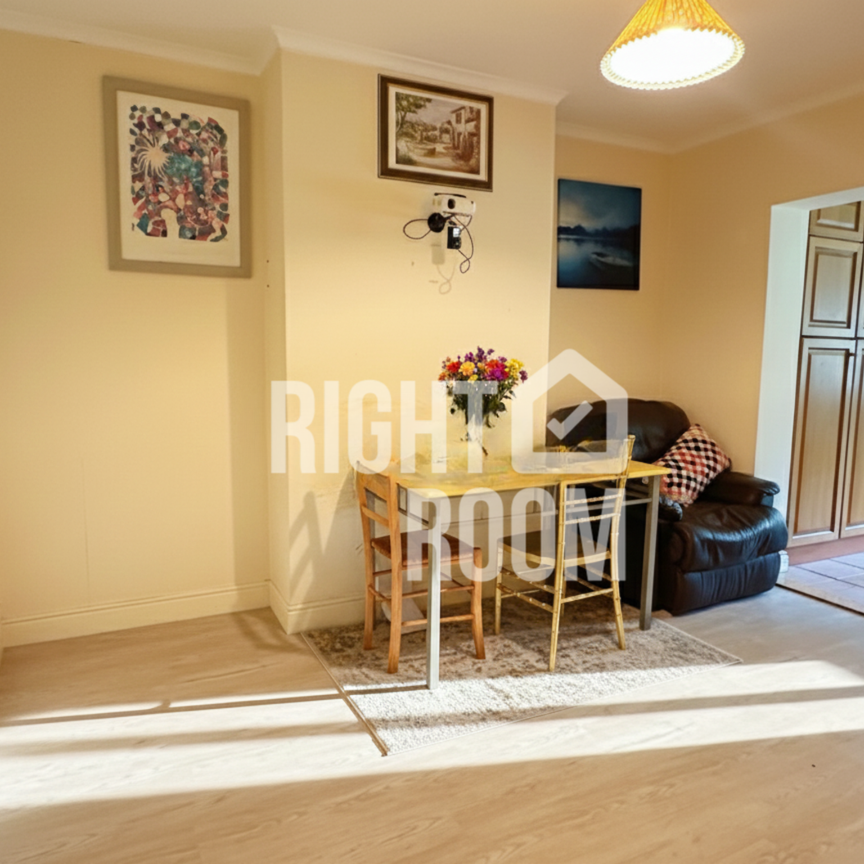 Room 4, Burgess Road, Southampton SO16 - Photo 1