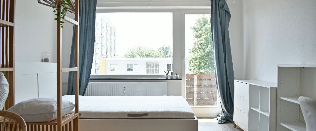 Langenhagen, neuwertig möbliertes Apartment mit Balkon, perfekte Pendler Wohnung - Foto 1