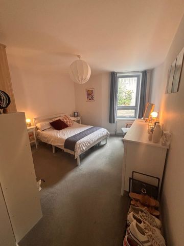 1 Bed Flat, Shepherds Bush Road, W6 - Photo 3