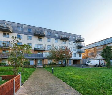 Warner Road, London, SE5 - Photo 2