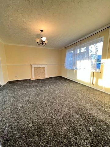 4 bedroom semi-detached house to rent - Photo 2