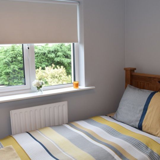 Bright room in 3-bedroom house, Dublin - Photo 1