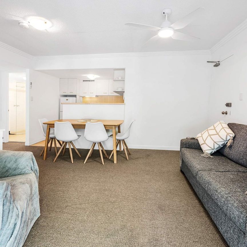 Large, Ground Floor Furnished Apartment with Air Conditioning - Photo 1