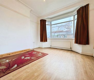 Central Avenue, Hounslow, TW3 2RQ - Photo 2