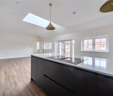 2 bedroom semi-detached house to rent - Photo 5