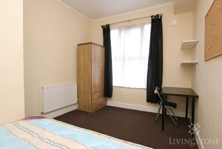 4 bedroom terraced house to rent - Photo 3