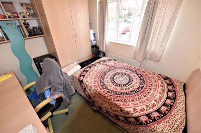 2 bedroom Flat in Knowle Mount, Leeds - Photo 3