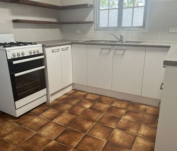 3 Bedroom Family Home – Walk to Banksia Beach State School - Photo 4