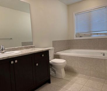 For Lease - 47 Bellflower Lane, Richmond Hill, Ontario - Photo 2