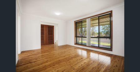 Stunning Family Home - Photo 2