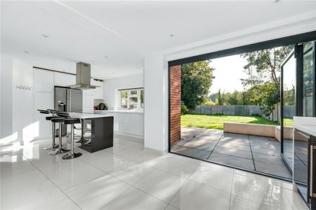 4 bedroom detached house to rent - Photo 4