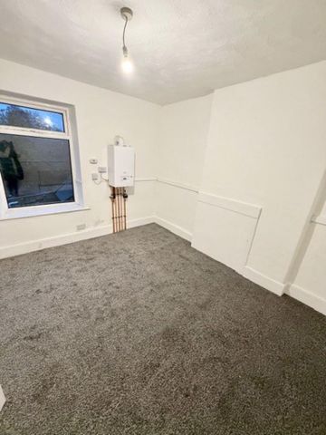 3 bedroom end of terrace house to rent - Photo 4