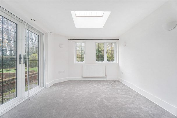 A detached four bedroom house situated within the Village of South Heath - Photo 1