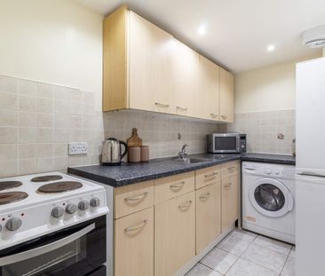 5 WINSTANLEY TERRACE Leeds - LS6 1DS - Photo 2