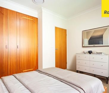 THREE BEDROOM TOWNHOUSE IN EXCELLENT LOCATION - Photo 2