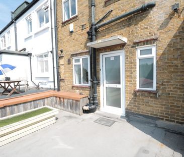 Castle Parade , Ewell, KT17 - Photo 1