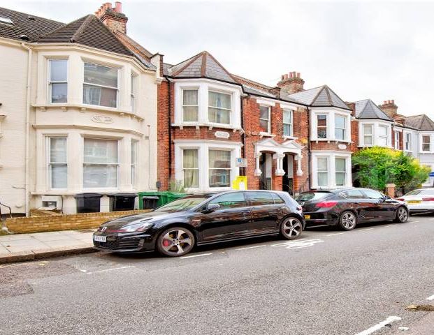 Sumatra Road, London, NW6 - Photo 1