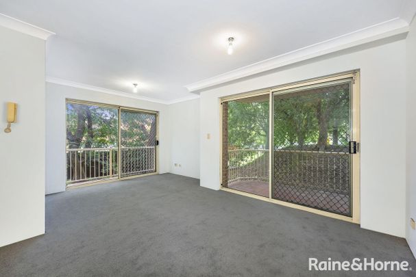 Spacious three bedroom apartment in Marrickville - Photo 1