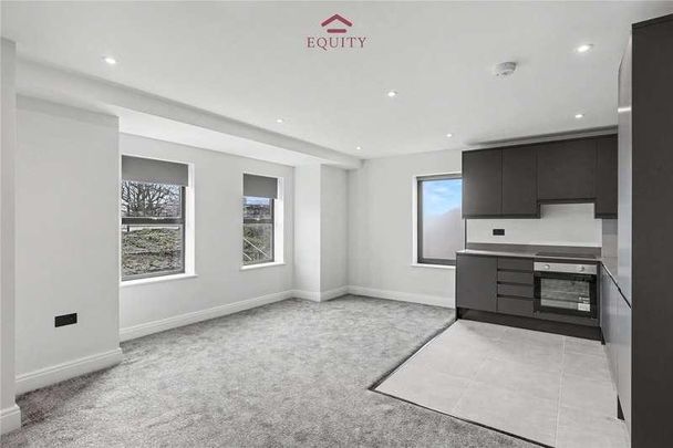 Bullsmoor Lane, Enfield, EN3 - Photo 1