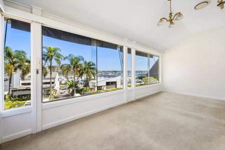 HARBOURSIDE 2 BEDROOM APARTMENT ELEGANCE IN DARLING POINT WITH HARBOUR VIEWS - Photo 5