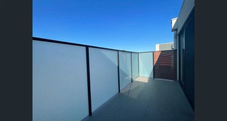 “Modern 2-Bedroom Unit with Private Courtyard & Secure Parking” - Photo 2